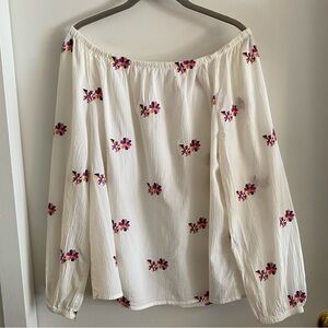 Gap L off white Floral Embroidered wide neck top.